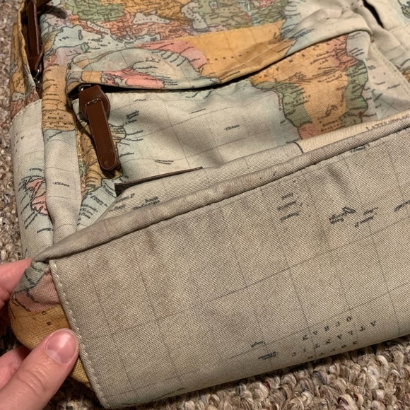 World Map Backpack 🌎 - Picture 5 of 7